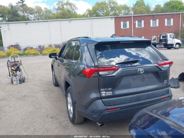 2021 TOYOTA RAV4 XLE 3