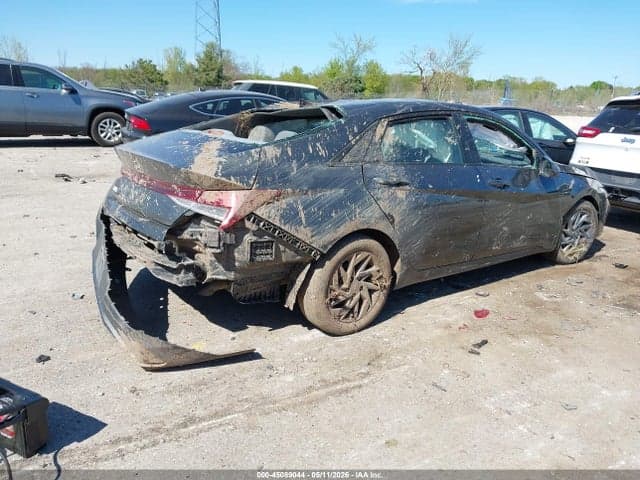 2024 HYUNDAI ELANTRA SEL 4