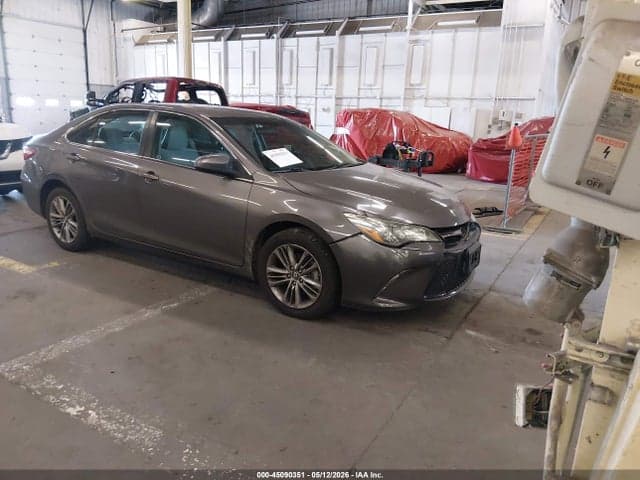 2017 TOYOTA CAMRY SE 1
