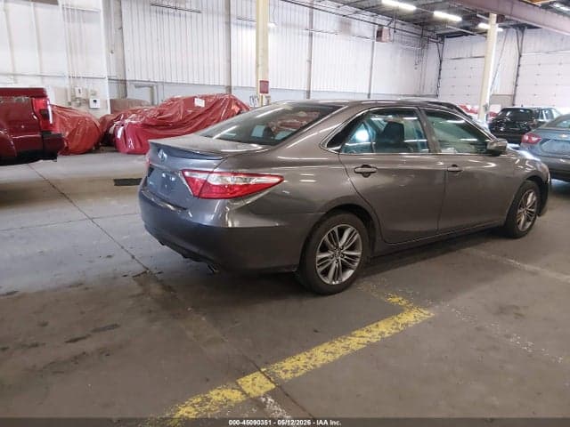 2017 TOYOTA CAMRY SE 4