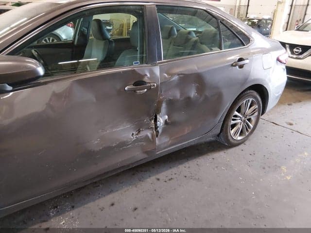 2017 TOYOTA CAMRY SE 6