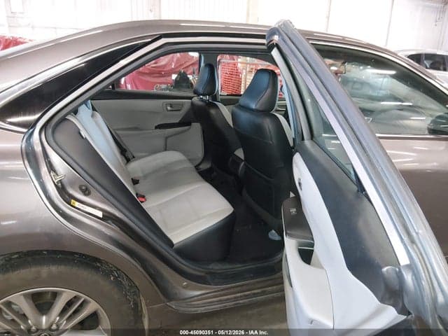 2017 TOYOTA CAMRY SE 8