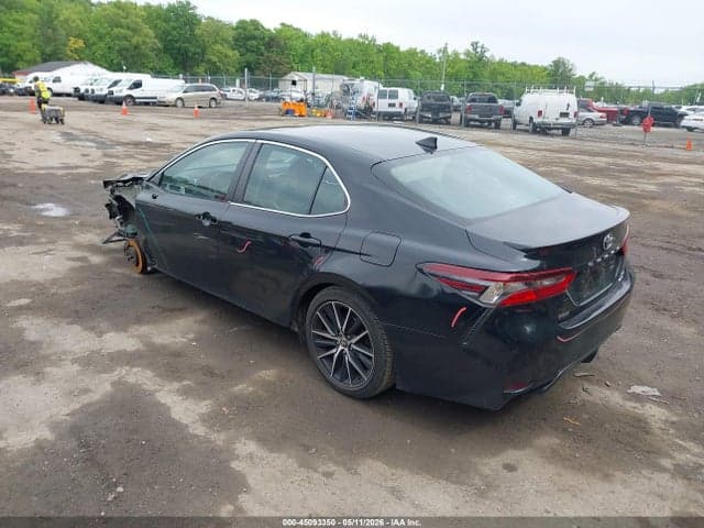 2021 TOYOTA CAMRY SE AWD 3