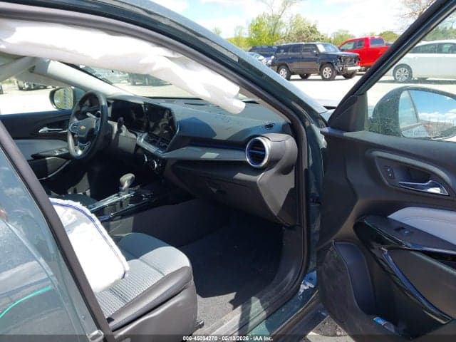 2025 CHEVROLET TRAX FWD LT 5