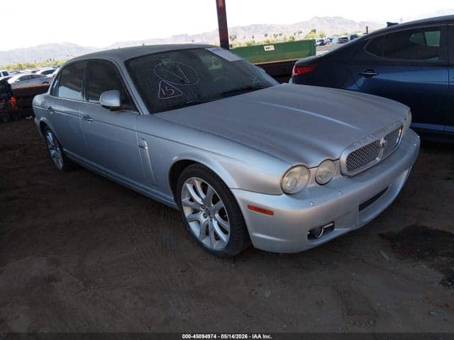2008 JAGUAR XJ XJ8 1