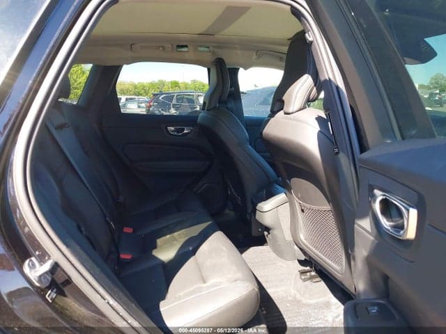 2025 VOLVO XC60 B5 CORE 8