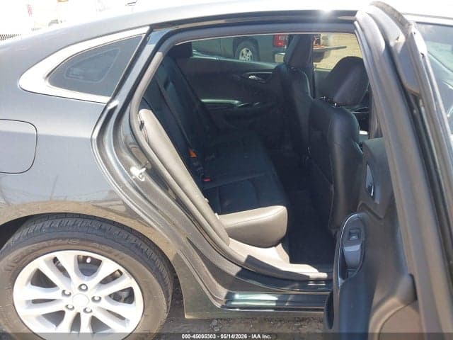2017 CHEVROLET MALIBU 1LT 8