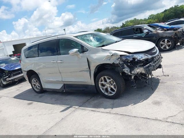 2017 CHRYSLER PACIFICA LIMITED 13