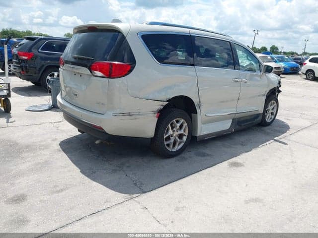2017 CHRYSLER PACIFICA LIMITED 4
