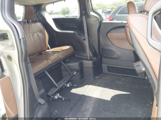 2017 CHRYSLER PACIFICA LIMITED 8