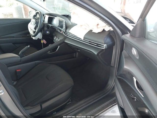 2025 HYUNDAI ELANTRA SE 5