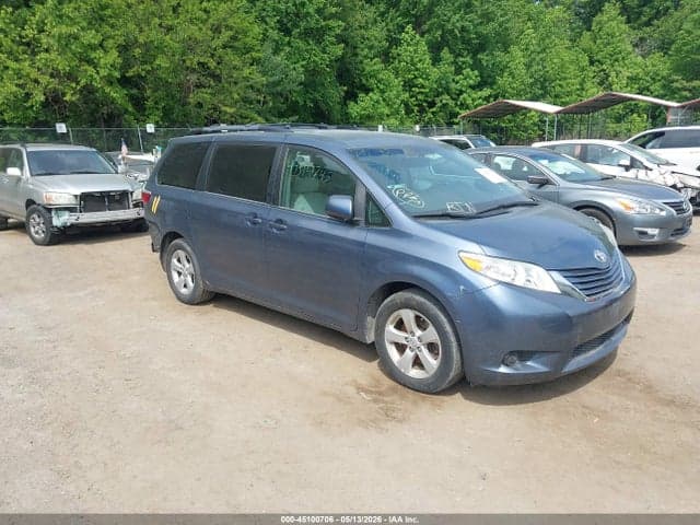 2017 TOYOTA SIENNA LE 8 PASSENGER - 1