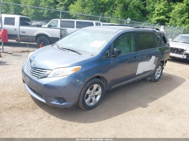 2017 TOYOTA SIENNA LE 8 PASSENGER 2