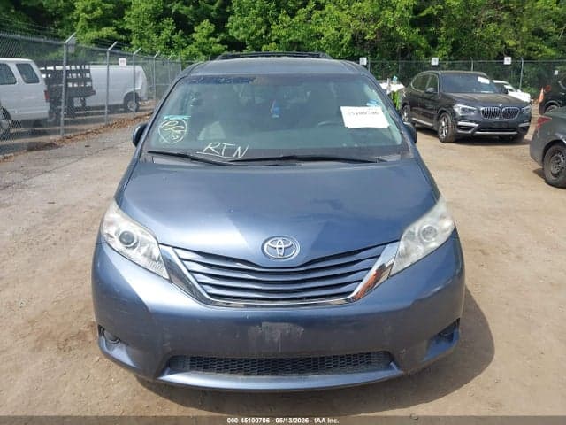 2017 TOYOTA SIENNA LE 8 PASSENGER 12