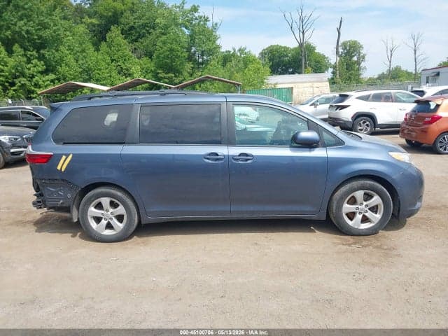 2017 TOYOTA SIENNA LE 8 PASSENGER 13