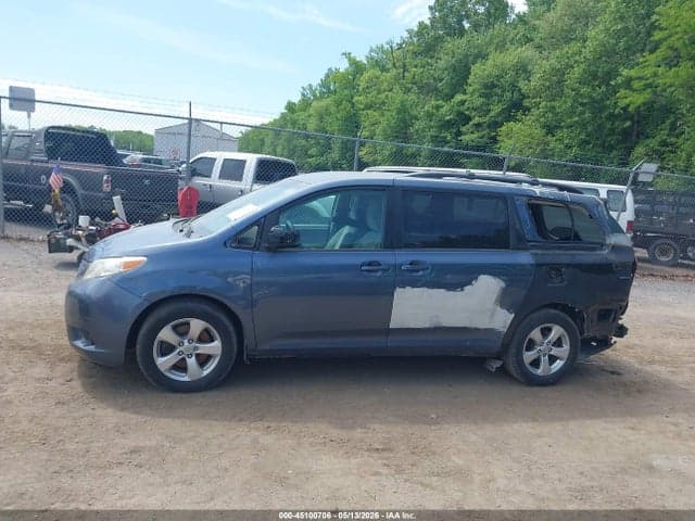 2017 TOYOTA SIENNA LE 8 PASSENGER 14