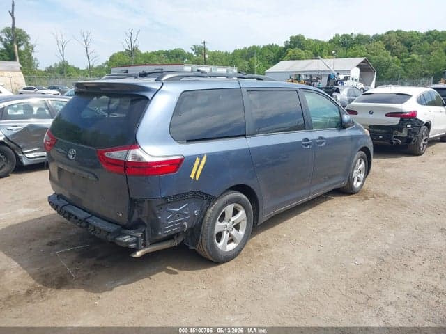 2017 TOYOTA SIENNA LE 8 PASSENGER 4
