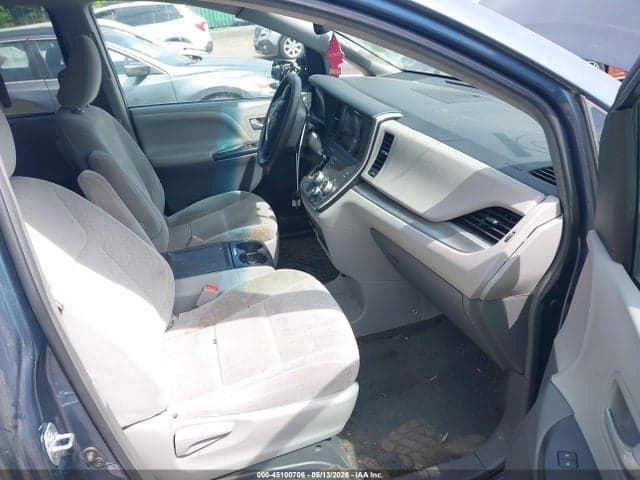 2017 TOYOTA SIENNA LE 8 PASSENGER 5