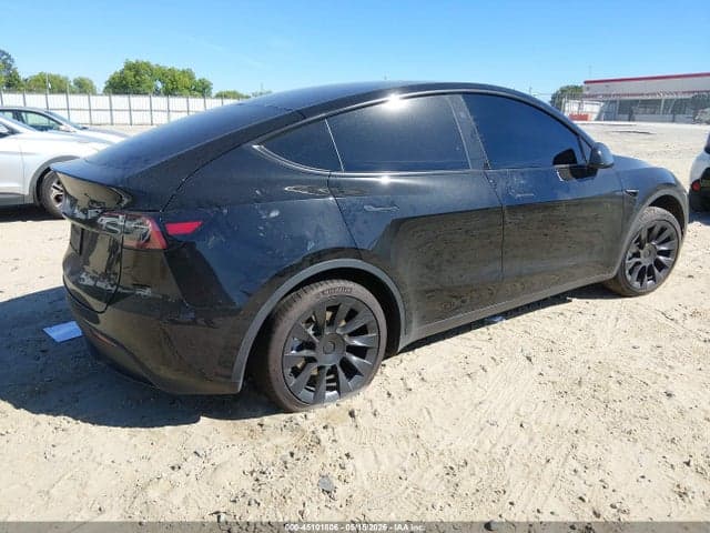2023 TESLA MODEL Y 4