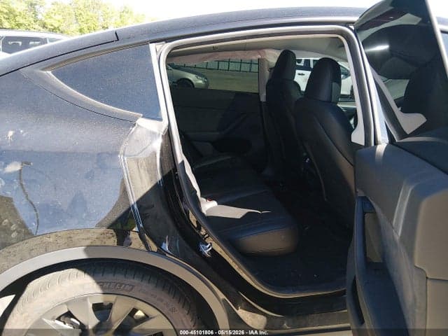2023 TESLA MODEL Y 8