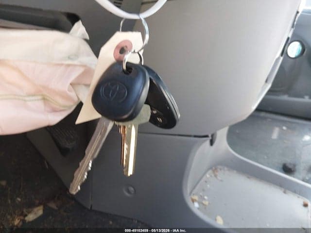 2017 TOYOTA SIENNA LE 8 PASSENGER 11