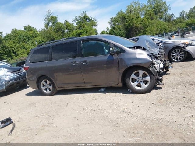 2017 TOYOTA SIENNA LE 8 PASSENGER 14