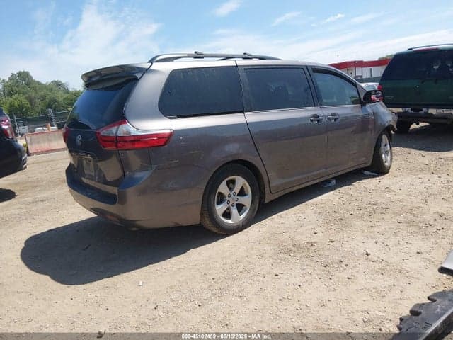 2017 TOYOTA SIENNA LE 8 PASSENGER 4