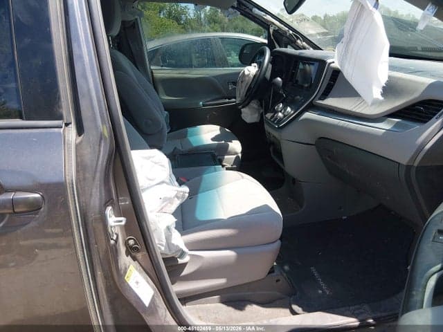 2017 TOYOTA SIENNA LE 8 PASSENGER 5