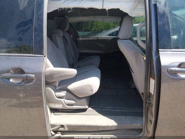 2017 TOYOTA SIENNA LE 8 PASSENGER 8