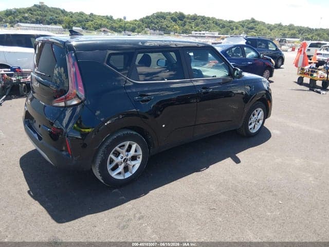 2023 KIA SOUL LX 4