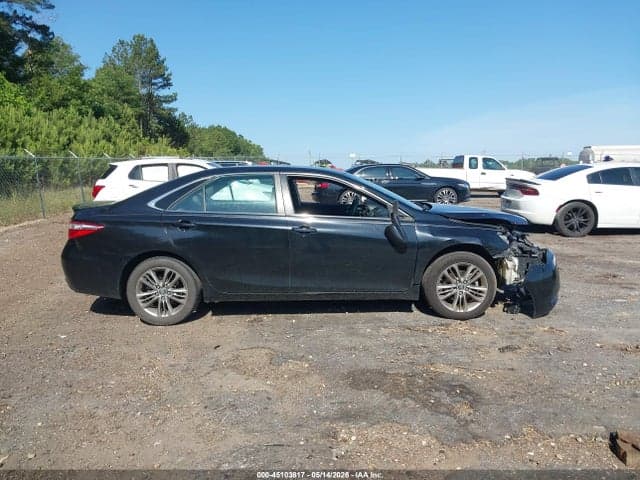 2017 TOYOTA CAMRY SE 14
