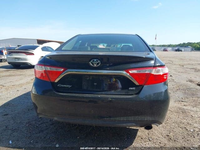 2017 TOYOTA CAMRY SE 17