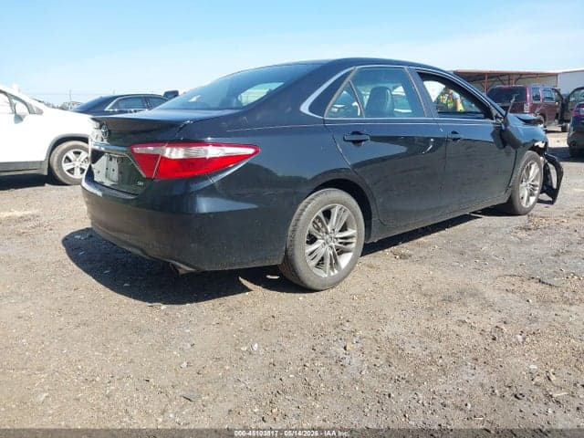 2017 TOYOTA CAMRY SE 4