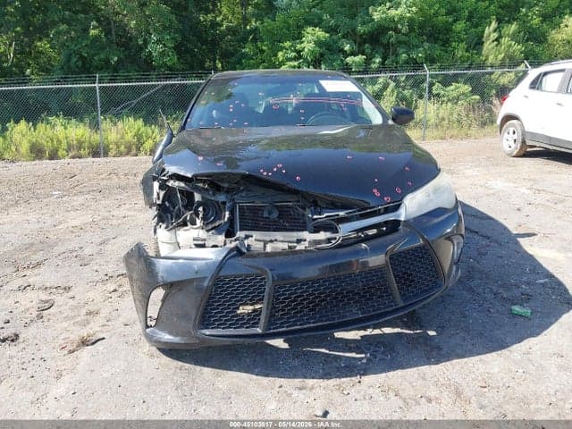 2017 TOYOTA CAMRY SE 6