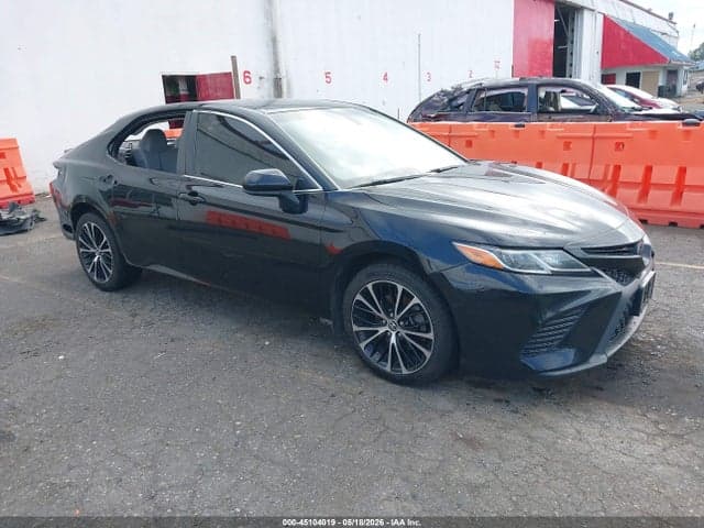 2018 TOYOTA CAMRY SE - 1
