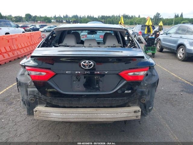 2018 TOYOTA CAMRY SE 17