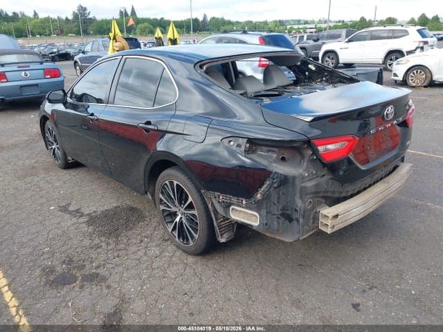 2018 TOYOTA CAMRY SE 3