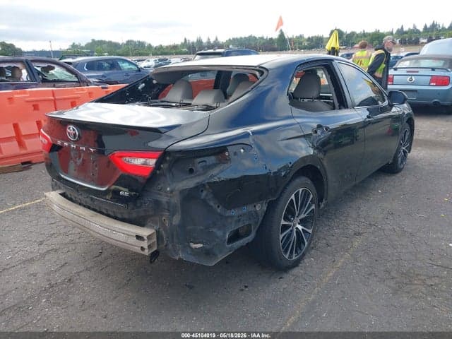 2018 TOYOTA CAMRY SE 4