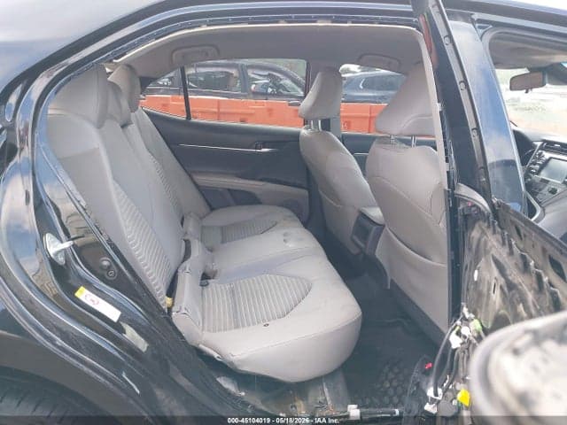 2018 TOYOTA CAMRY SE 8