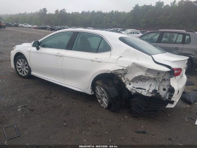 2020 TOYOTA CAMRY SE 3