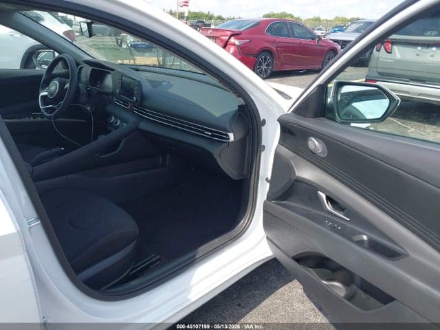 2025 HYUNDAI ELANTRA SE 5