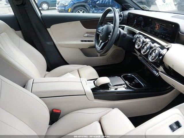 2021 MERCEDES-BENZ A 220 4MATIC 5