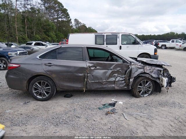 2017 TOYOTA CAMRY SE 14