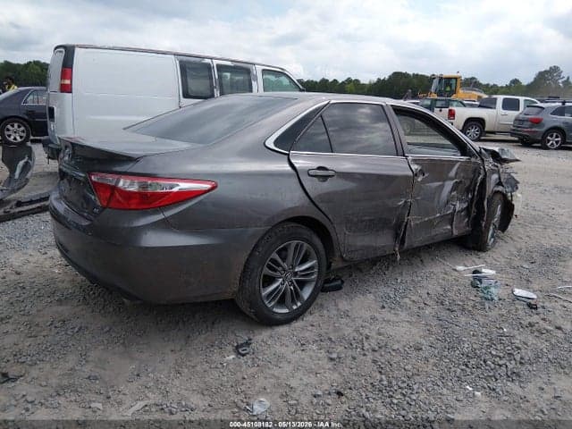 2017 TOYOTA CAMRY SE 4