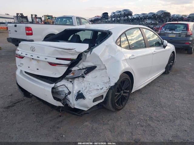 2025 TOYOTA CAMRY SE 4