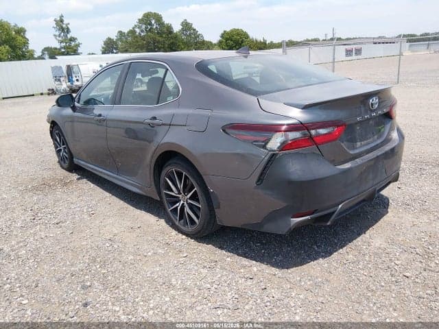 2021 TOYOTA CAMRY SE 3