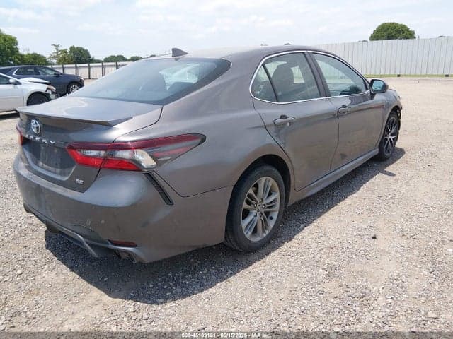 2021 TOYOTA CAMRY SE 4