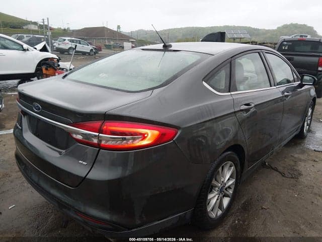 2017 FORD FUSION SE 4
