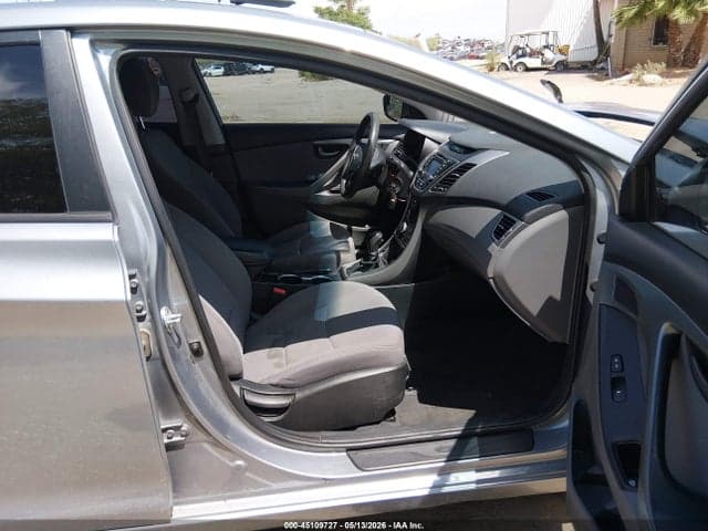 2016 HYUNDAI ELANTRA SE 5