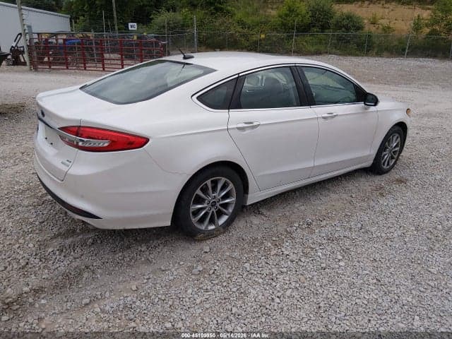 2017 FORD FUSION SE 4